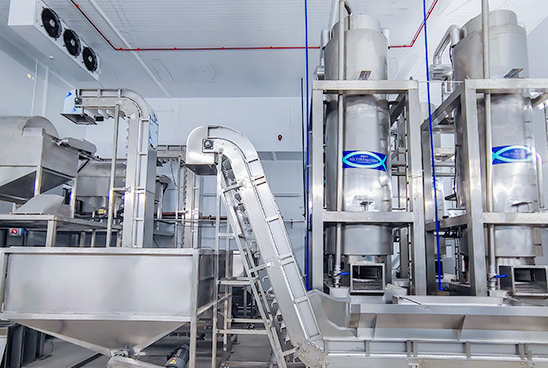 管冰机的自动控制系统包括温度传感器